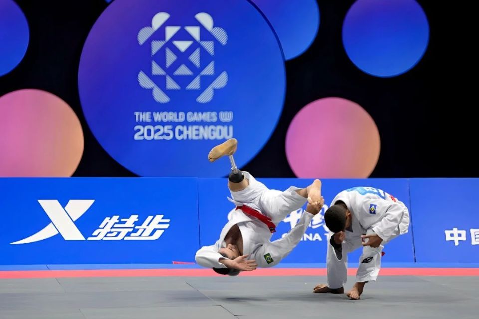 顽强拼搏的, src