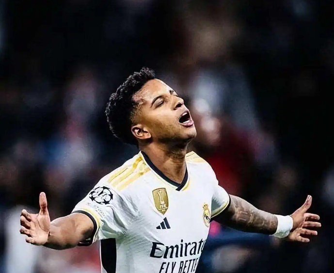 冠赛场给他, 易正在积极, 成功出售边