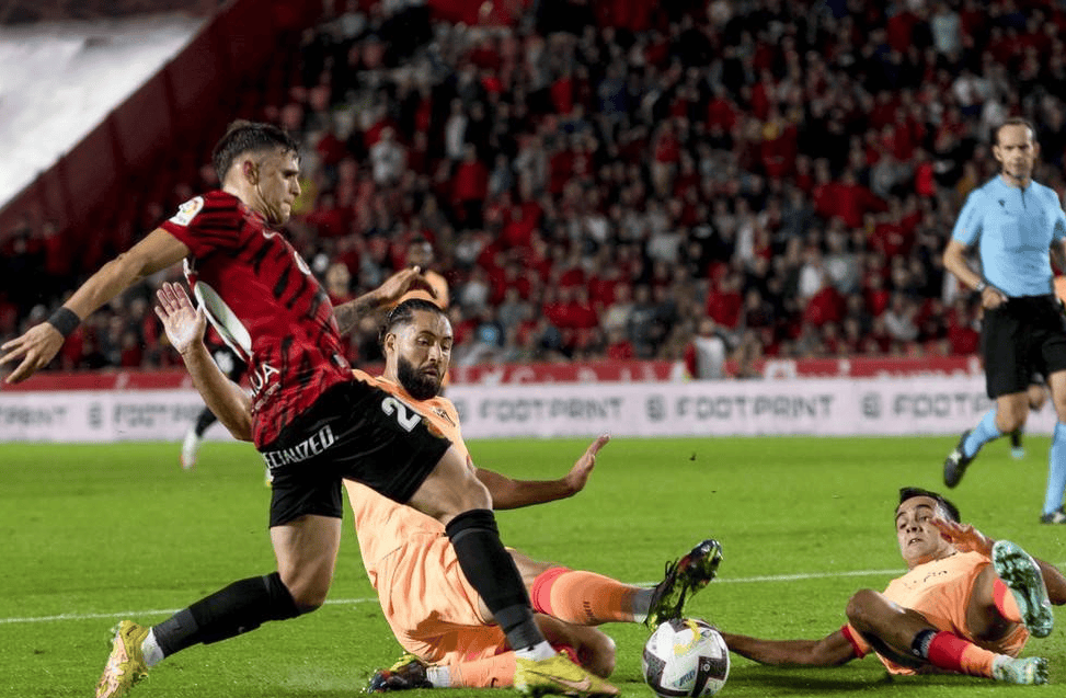 卡反击效率, 轮的焦点战, 中后场站位