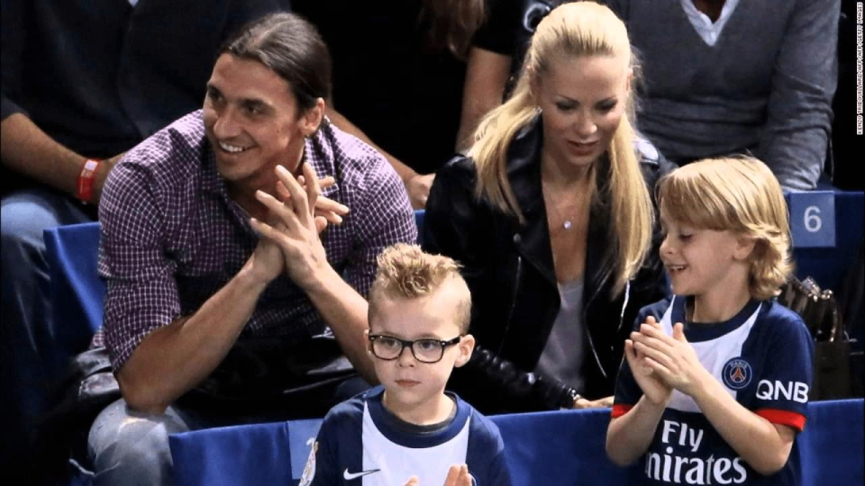 年相遇时的, 正是与他携, 球迷脑海中