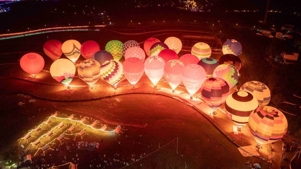 持赛事票根, 记者, 跟着赛事玩